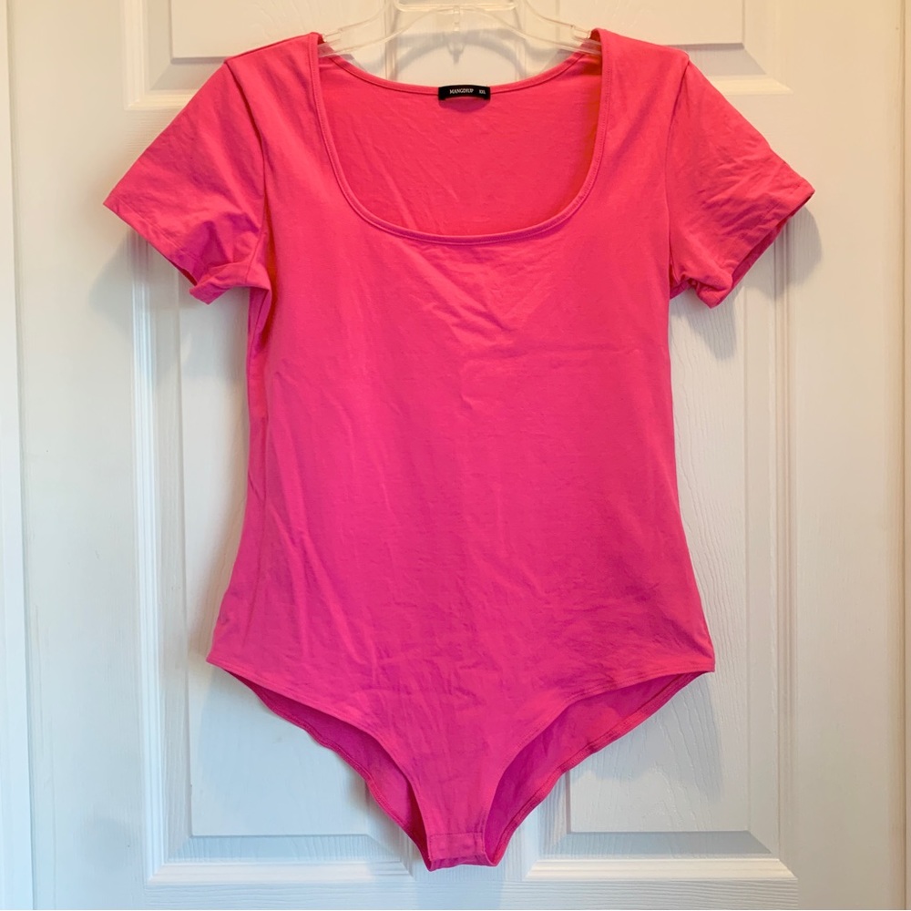 NWOT Bright Pink Scoop Neck Short Sleeve Bodysuit